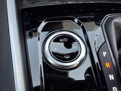 Used 2024 Chevrolet Colorado LT w/ LT Convenience Package III image 8