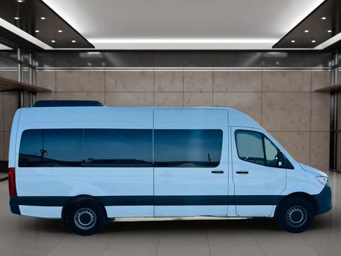 Used 2025 Mercedes-Benz Sprinter 2500 image 2