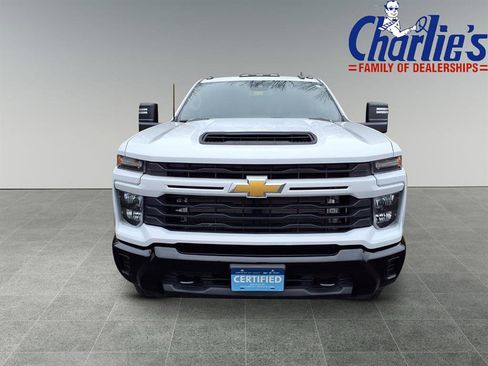 Used 2024 Chevrolet Silverado 2500 Custom w/ Custom Value Package image 2