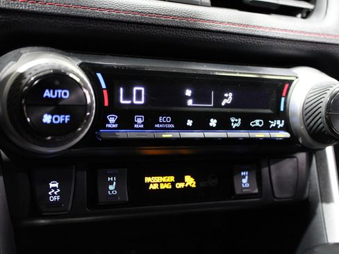 Used 2022 Toyota RAV4 SE w/ Weather & Moonroof Package AWD/4WD image 33