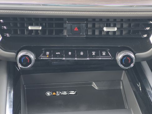 New 2026 Chevrolet Suburban Premier image 17