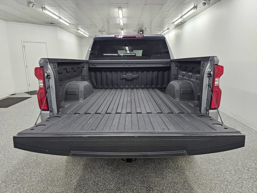 Used 2023 Chevrolet Silverado 1500 RST w/ Redline Edition AWD/4WD image 7