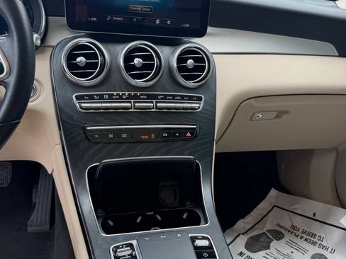 Used 2022 Mercedes-Benz GLC 300 w/ Premium Package Lite image 16