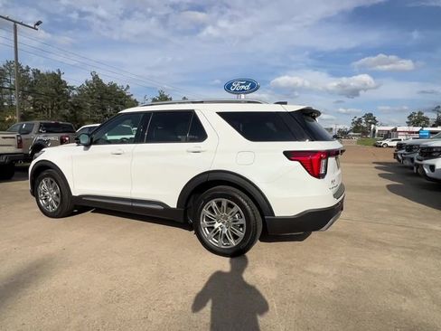 New 2026 Ford Explorer Platinum image 4