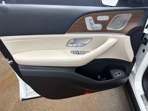 Used 2024 Mercedes-Benz GLE 450 4MATIC image 11