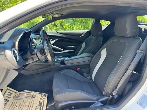 Used 2023 Chevrolet Camaro LT w/ Technology Package RWD image 10