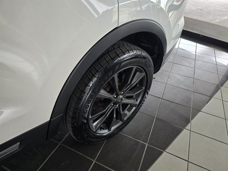 Used 2018 Ford Explorer XLT w/ Equipment Group 202A AWD/4WD image 44
