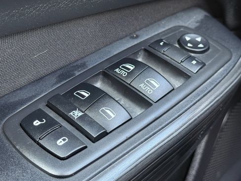 Used 2016 Jeep Cherokee Latitude w/ Cold Weather Group AWD/4WD image 23