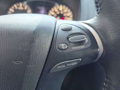 Used 2018 Nissan Pathfinder SV w/ SV Tech Package image 21