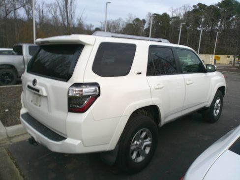 Used 2018 Toyota 4Runner SR5 Premium image 6