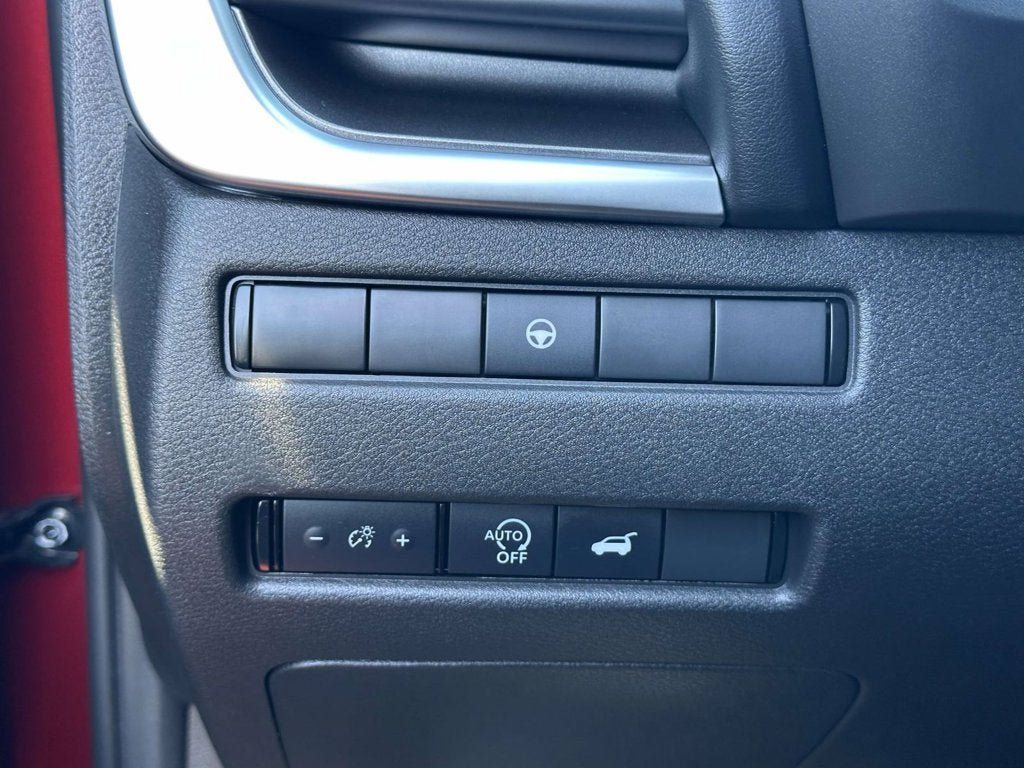 Certified 2025 Nissan Rogue SV AWD/4WD image 33