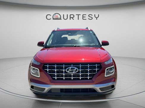 Used 2024 Hyundai Venue Limited image 8