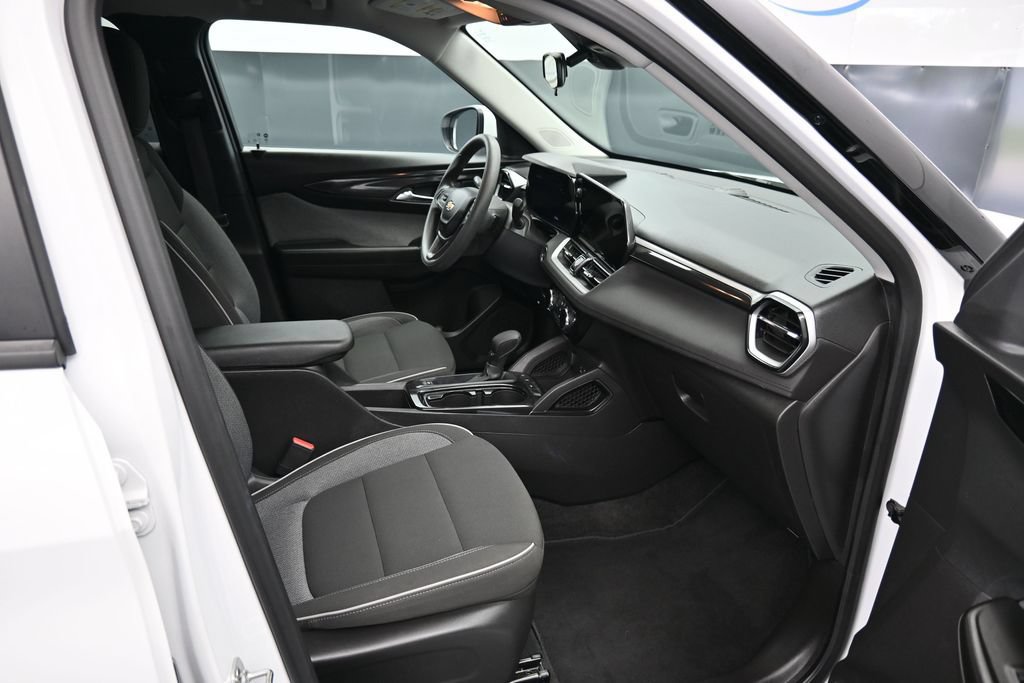 Used 2025 Chevrolet TrailBlazer LT FWD image 18