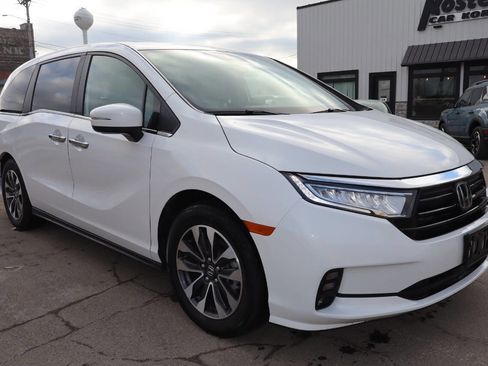 Used 2023 Honda Odyssey EX-L image 2