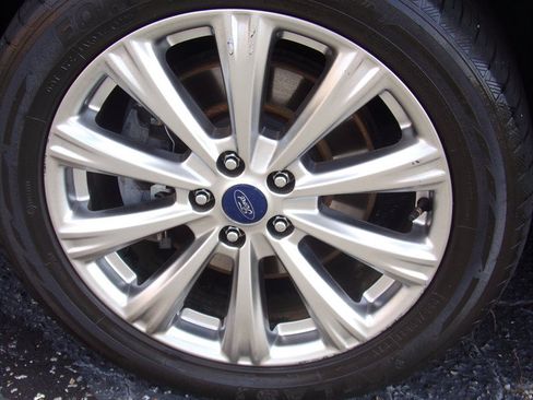 Used 2017 Ford Escape Titanium w/ Equipment Group 301A AWD/4WD image 18