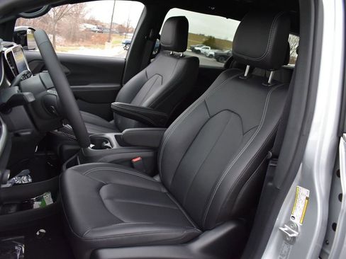 New 2026 Chrysler Voyager LX FWD image 10