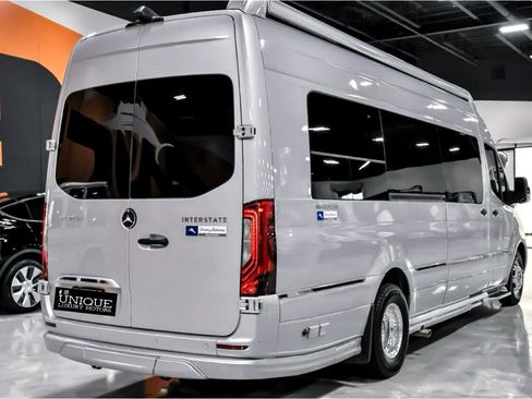 Used 2022 Mercedes-Benz Sprinter 3500 image 2