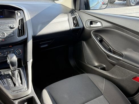 Used 2018 Ford Focus SE image 12