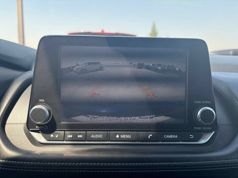 Used 2025 Nissan Rogue SV AWD/4WD image 25