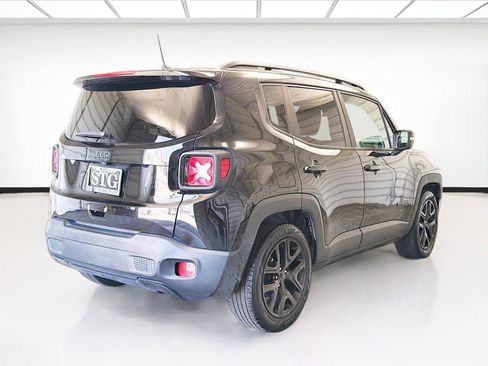 Used 2018 Jeep Renegade Altitude w/ UConnect 8.4 Nav Group FWD image 4