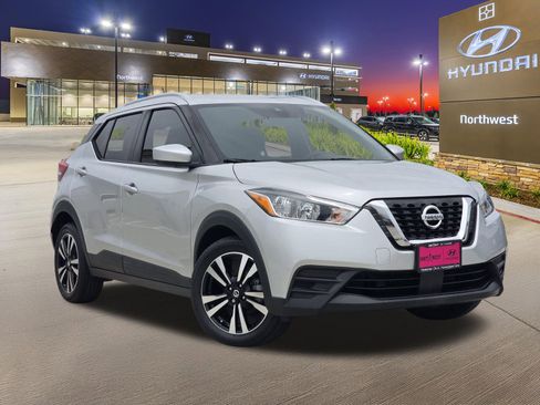 Used 2020 Nissan Kicks SV FWD image 3