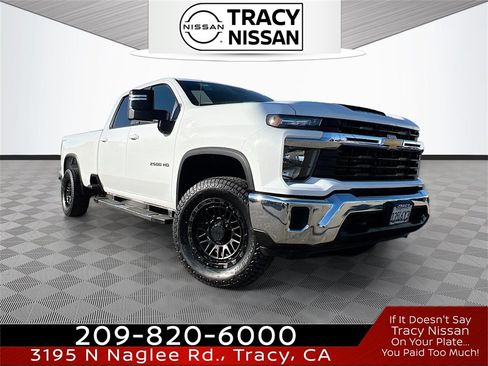 Used 2024 Chevrolet Silverado 2500 LT image 1