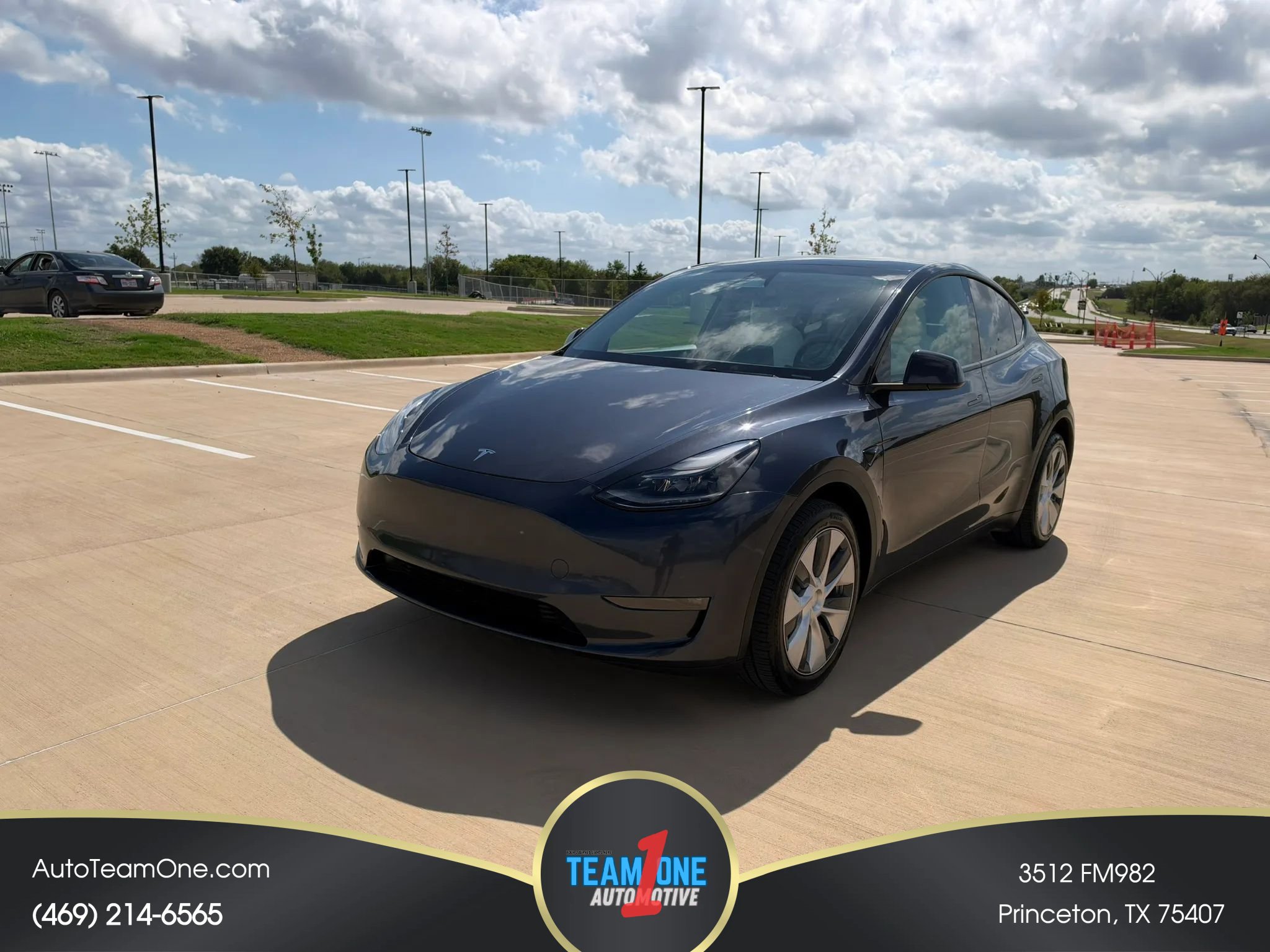 Used 2024 Tesla Model Y Long Range AWD/4WD image 1