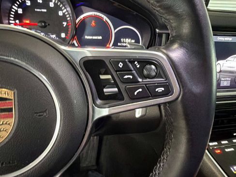 Used 2020 Porsche Panamera RWD image 25