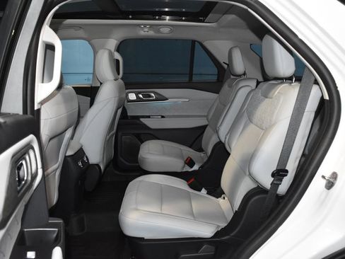 Used 2025 Ford Explorer Platinum w/ LUX Leather Package image 20