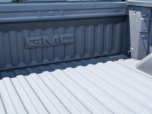 Used 2025 GMC Sierra 1500 AT4 w/ Technology Package AWD/4WD image 10