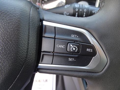 Used 2024 Jeep Compass Latitude image 14