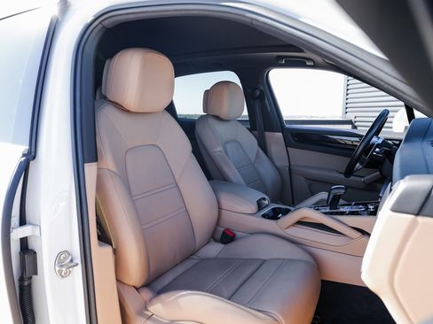 Certified 2022 Porsche Cayenne image 29