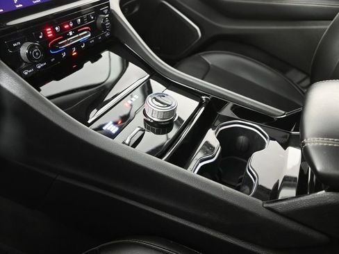 Used 2023 Jeep Grand Cherokee Limited w/ Luxury Tech Group II image 31