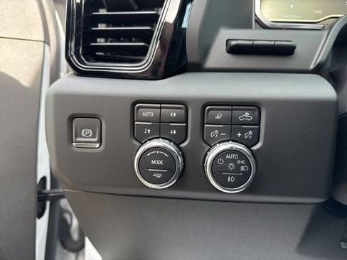 Used 2024 GMC Sierra 2500 AT4 w/ Technology Package AWD/4WD image 31
