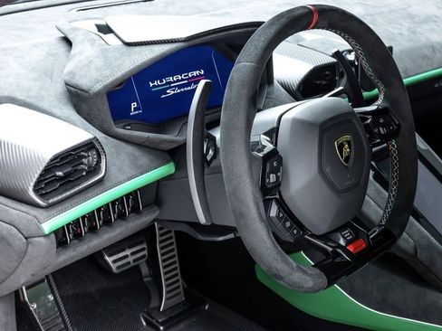 Used 2024 Lamborghini Huracan Sterrato AWD/4WD image 32
