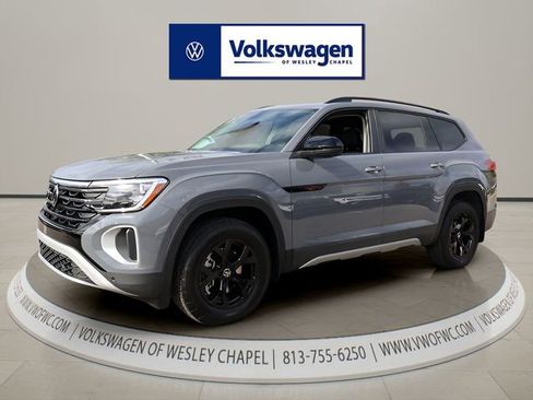 New 2026 Volkswagen Atlas Peak Edition AWD/4WD image 3