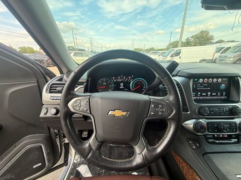 Used 2019 Chevrolet Suburban Premier w/ Premier Plus Edition AWD/4WD image 16