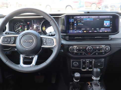 Used 2025 Jeep Wrangler Unlimited Sahara AWD/4WD image 13