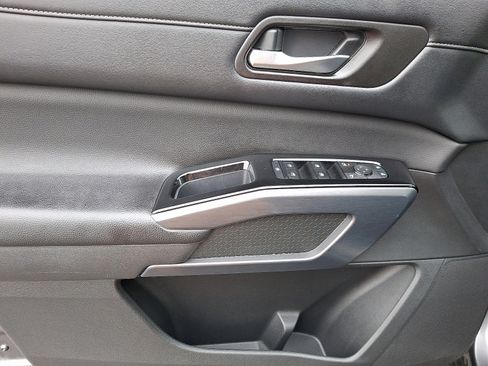 Certified 2023 Nissan Pathfinder SL w/ Lighting Package (N92) image 13