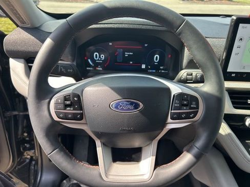 Used 2025 Ford Explorer Active w/ Active Comfort Package image 25