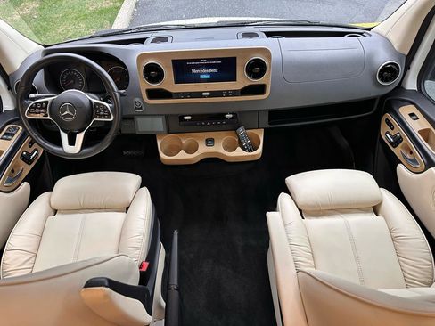 Used 2020 Mercedes-Benz Sprinter 3500 w/ Windows All Around Package image 21