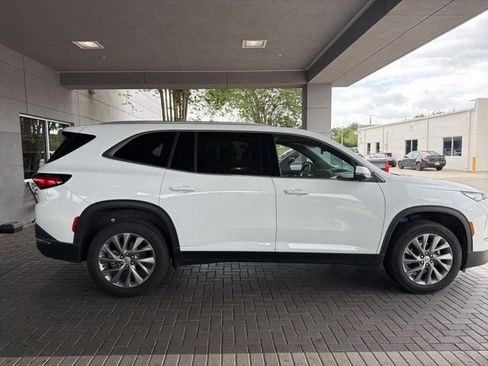 Used 2025 Buick Enclave Preferred image 4