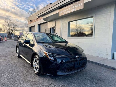 Used 2021 Toyota Corolla LE w/ Carpet Mat Package (TMS) image 6