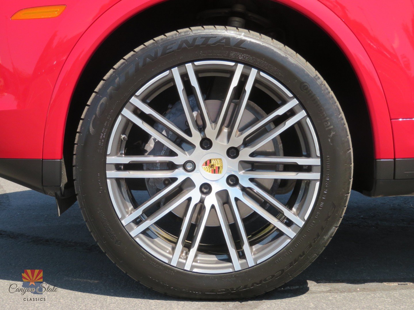 Used 2016 Porsche Cayenne w/ Premium Package AWD/4WD image 18