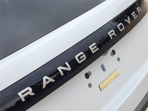 Used 2023 Land Rover Range Rover Long Wheelbase SE image 12