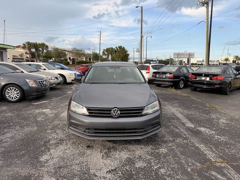 Used 2015 Volkswagen Jetta SE FWD image 1