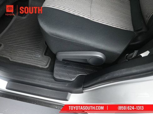 Used 2024 Toyota 4Runner SR5 image 39