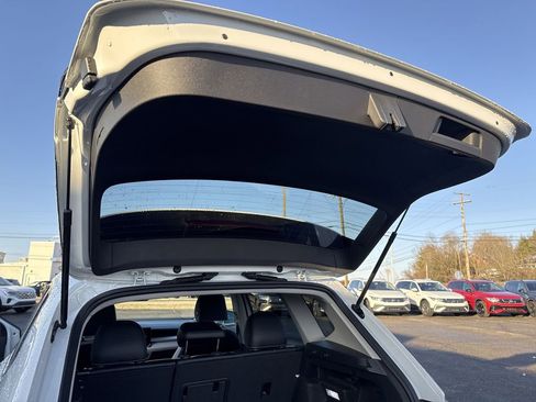 New 2025 Volkswagen Taos SE image 44