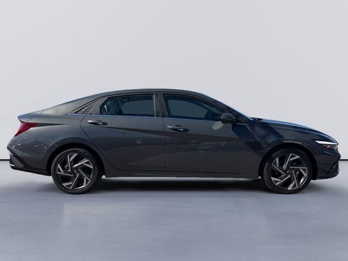 New 2026 Hyundai Elantra Limited FWD image 2