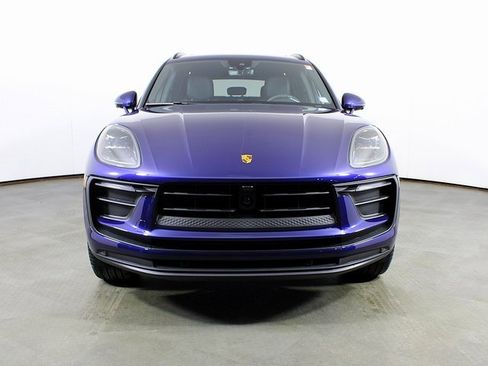 Certified 2025 Porsche Macan image 9